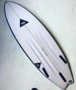 Vee bottom with 4 Belly Channels Thruster surfboard