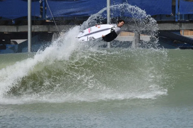 Jordy Smith winning move, surfing at the Kelly Slater Wave Pool